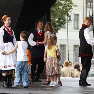 Zdjęcie tańce latynoamerykańskie i regionu sieradzkiego 6